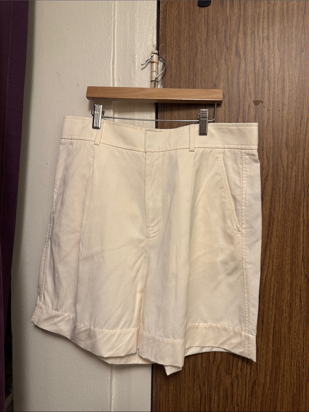 Everlane Draper Short in Buttersmooth - Picture 6 of 9